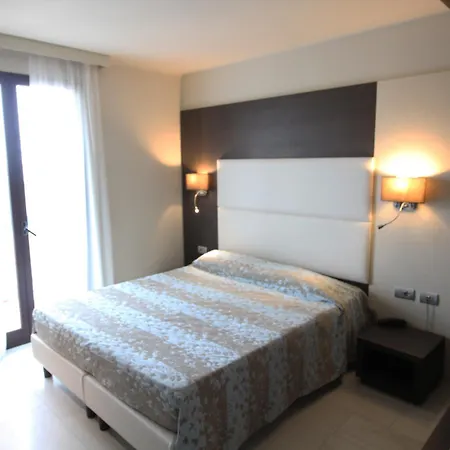 Del Prado アパートホテル