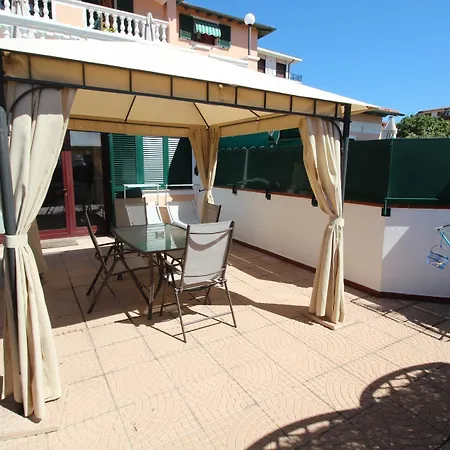 Del Prado アパートホテル