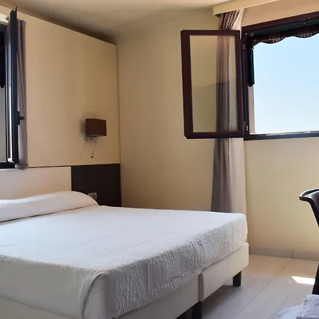 Ξενοδοχείο με διαμερίσματα Del Prado