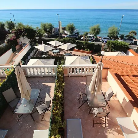 Del Prado Aparthotel 3*