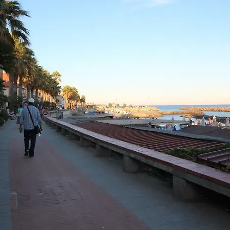 Aparthotel Del Prado 3*