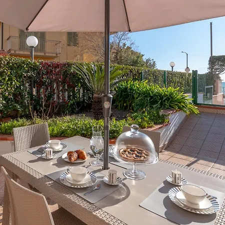 Hotel apartamentowy Del Prado 4*