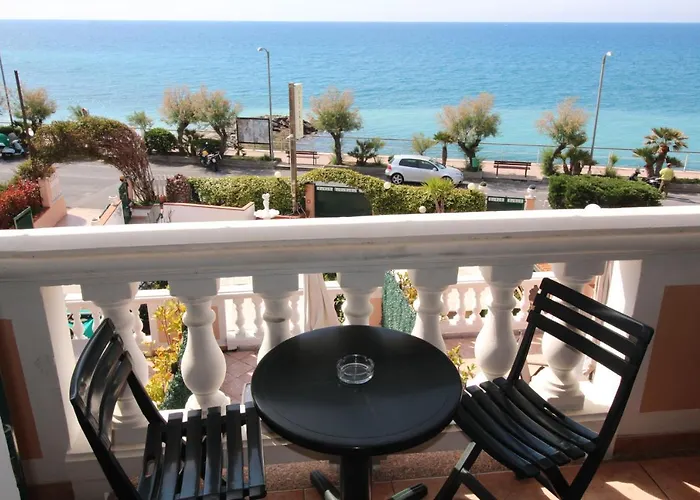 Del Prado Lägenhetshotell Riva Ligure